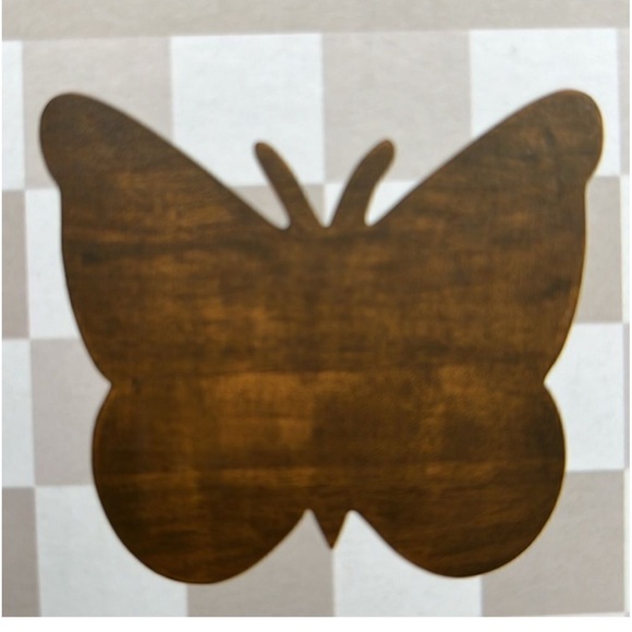 🦋 Dolly Parton | Acacia Wood “Butterfly” Cutting Board 12 in. X 10in. - Picture 5 of 6